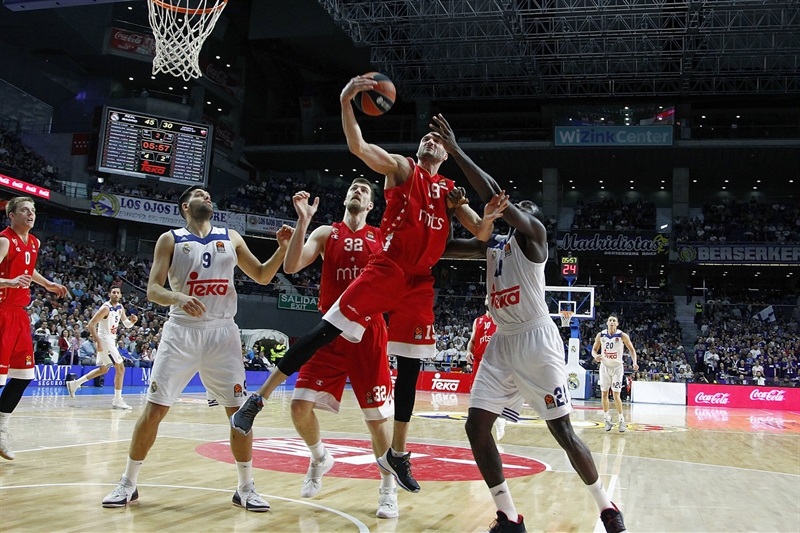 ЗВЕЗДА КЛЕКЛА ПРЕД “КРАЉЕМ”: Рутинска победа Реала